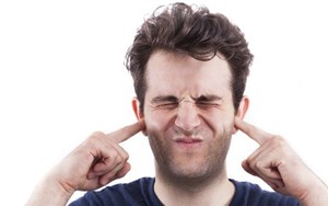 BỆNH Ù TAI GÂY ĐẢO LỘN CUỘC SỐNG VÀ BIẾN CHỨNG NGUY HIỂM