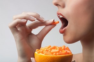 Uống quá nhiều vitamin C để làm đẹp, cô gái trẻ bị suy thận