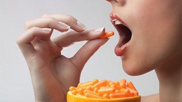 Uống quá nhiều vitamin C để làm đẹp, cô gái trẻ bị suy thận