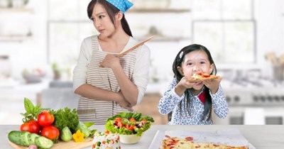 Những thói quen trong bữa cơm của người Việt gây "tổn hại" đến dạ dày